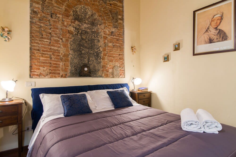 GuestHost - Florence Ariento Romantic Apartment 2