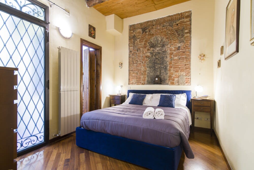 GuestHost - Florence Ariento Romantic Apartment 1