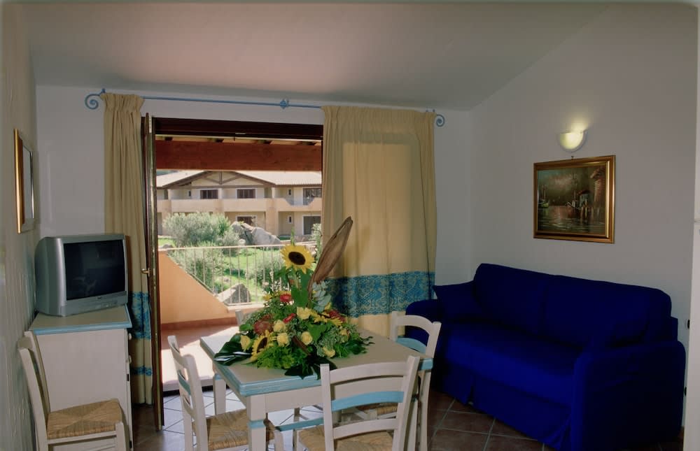 Residence Le Corti Di Marinella 5