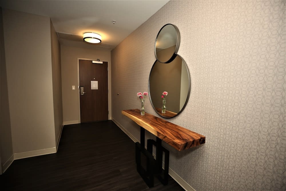 Holiday Inn Express & Suites Charlotte - South End by IHG 5