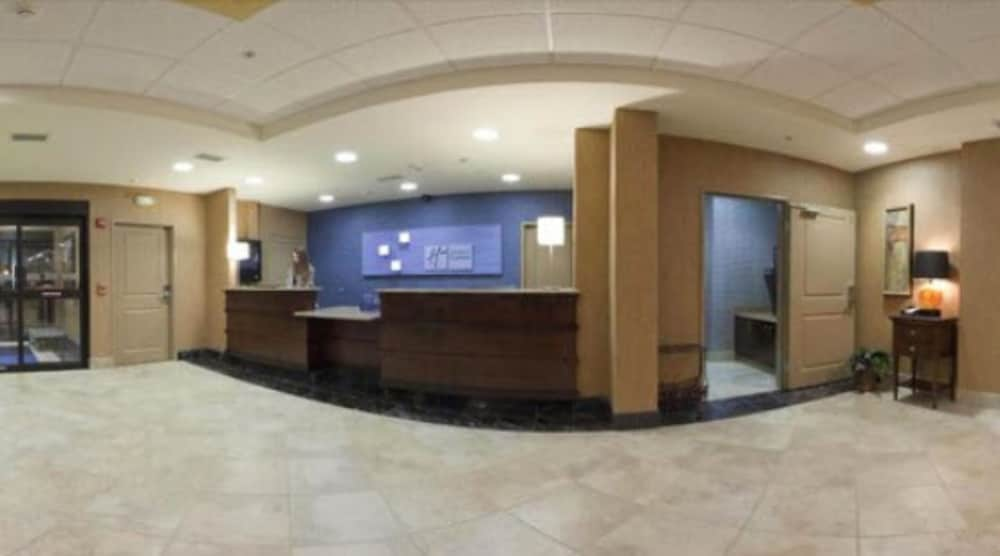 Holiday Inn Express Hotel & Suites Grand Island, an IHG Hotel 3