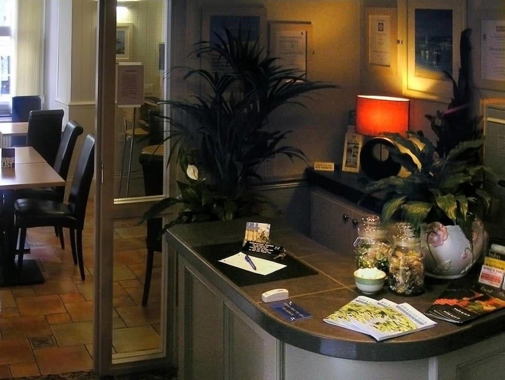TOWNHOUSE ROOMS 2