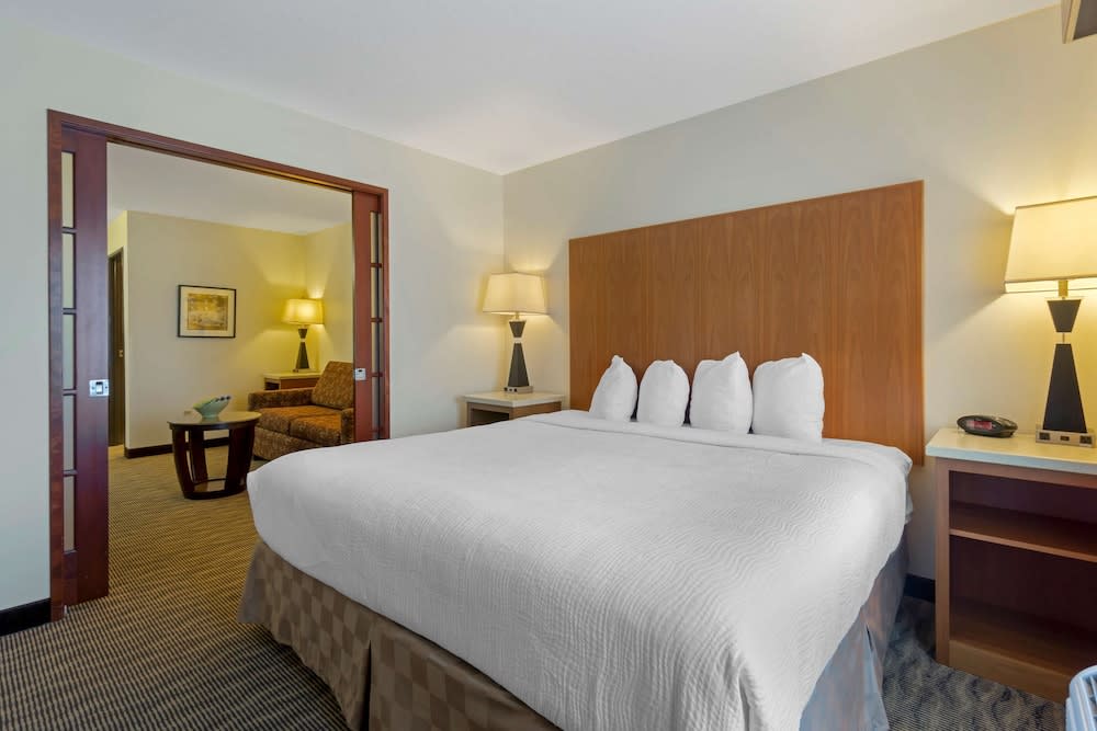 Best Western Plus Park Place Inn & Suites 1