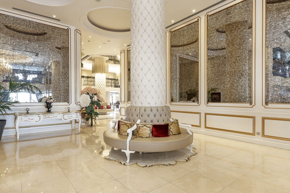 Les Ambassadeurs Hotel Casino&Marina 2