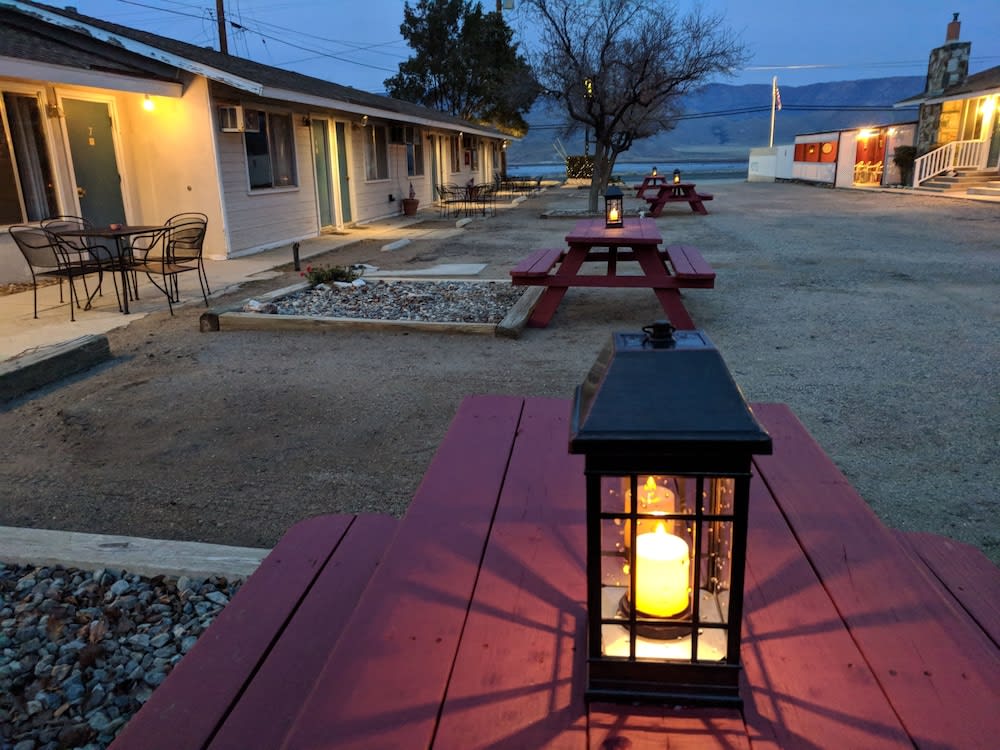Lakeview Motel 1