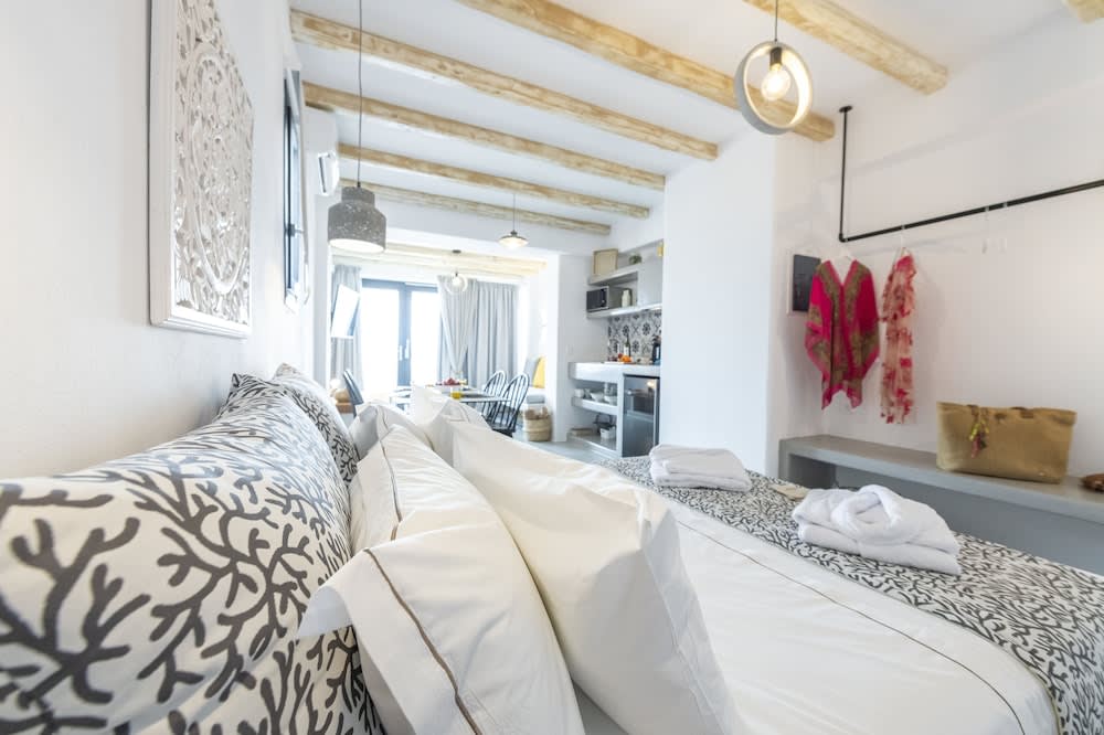 Aelia Suites 2