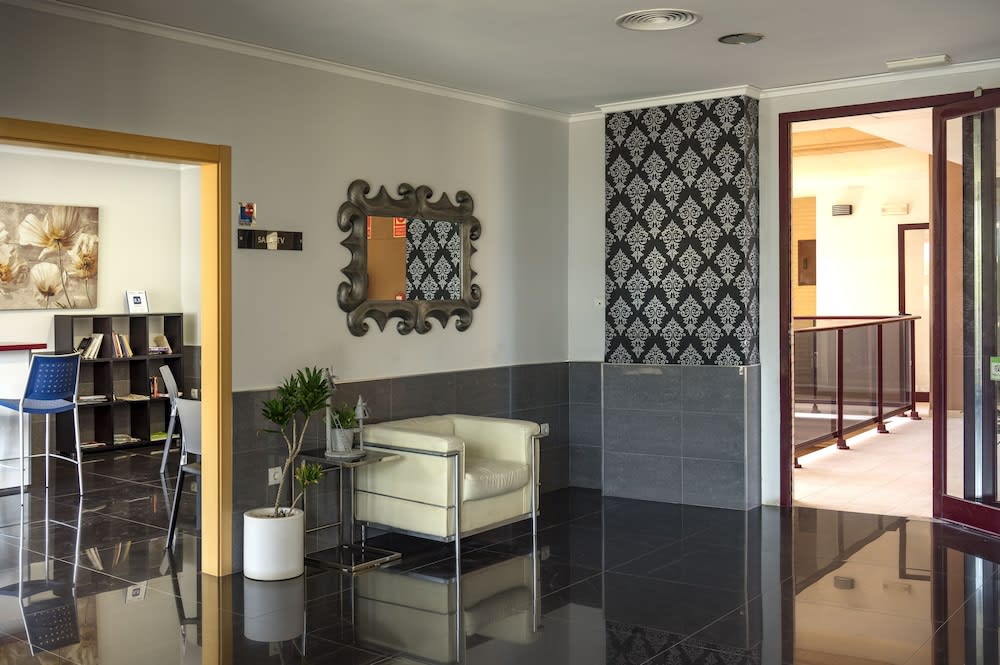 Aparthotel El Faro 2