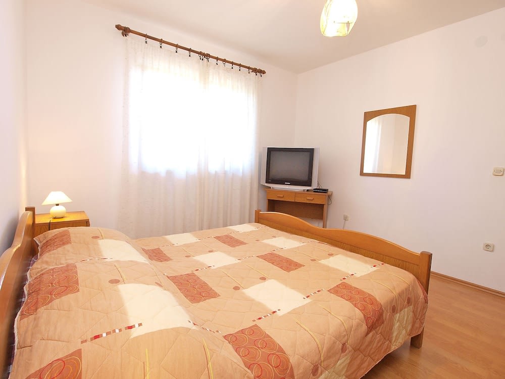 Apartment 909 2