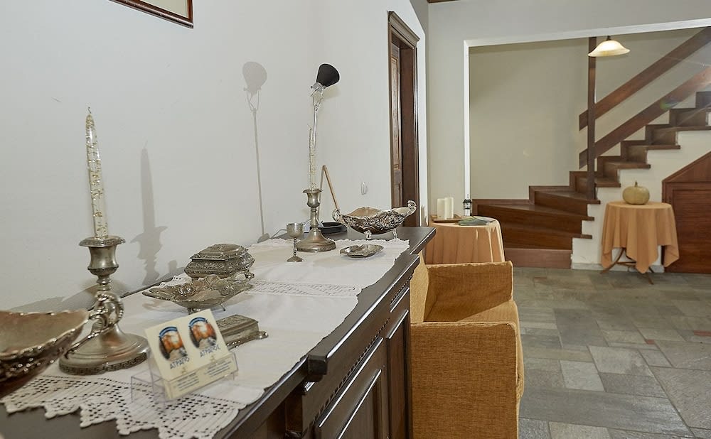 Atrapos Hotel 2