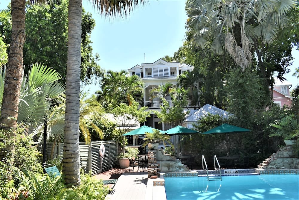 Simonton Court Historic Inn & Cottages 1
