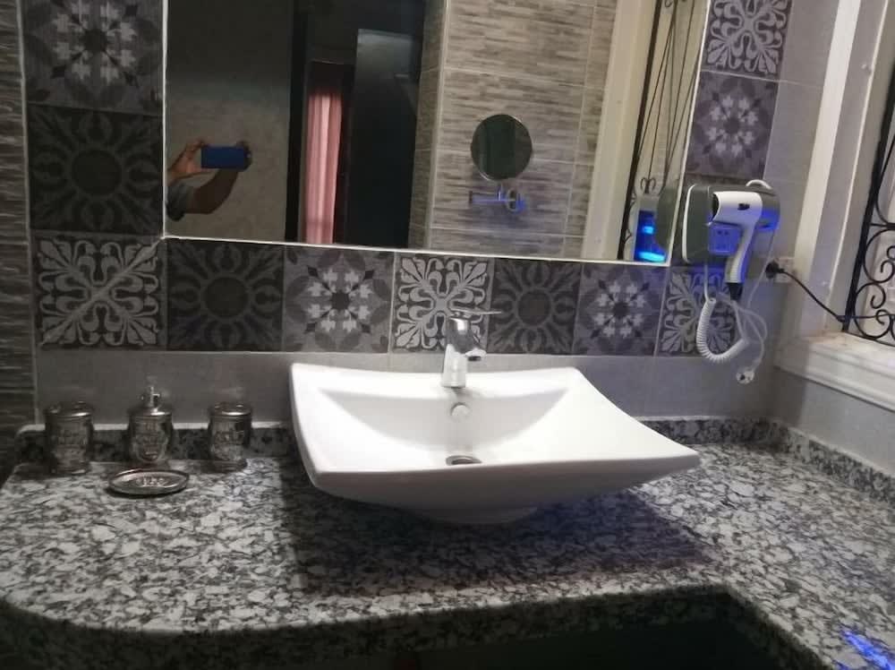 Hotel LAHLOU riad Cafeteria 4