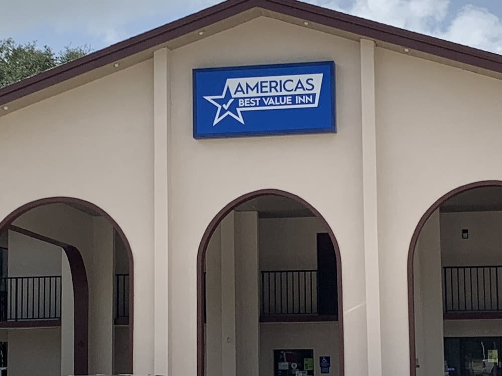 Americas Best Value Inn & Suites Melbourne 1