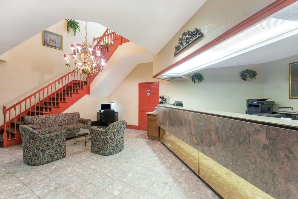 Days Inn by Wyndham Savannah Airport 2