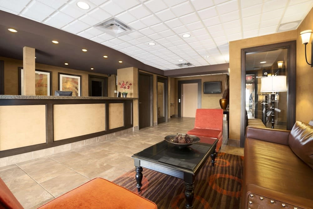 Ramada by Wyndham Surrey/Langley 2
