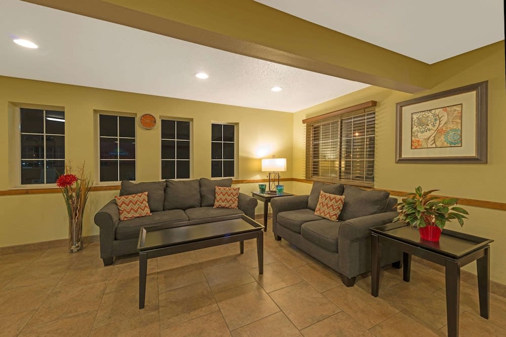 Days Inn by Wyndham Cameron 2