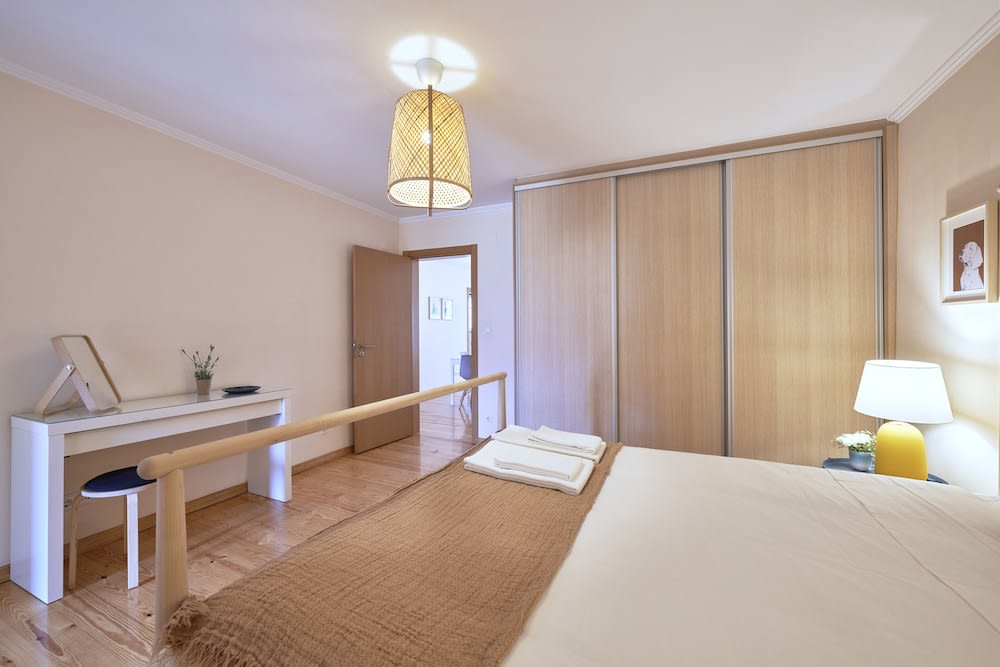 Renovated and Spacious Duplex Apartment With Patio, By TimeCooler 2