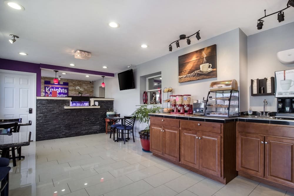 Knights Inn and Suites Salem 2