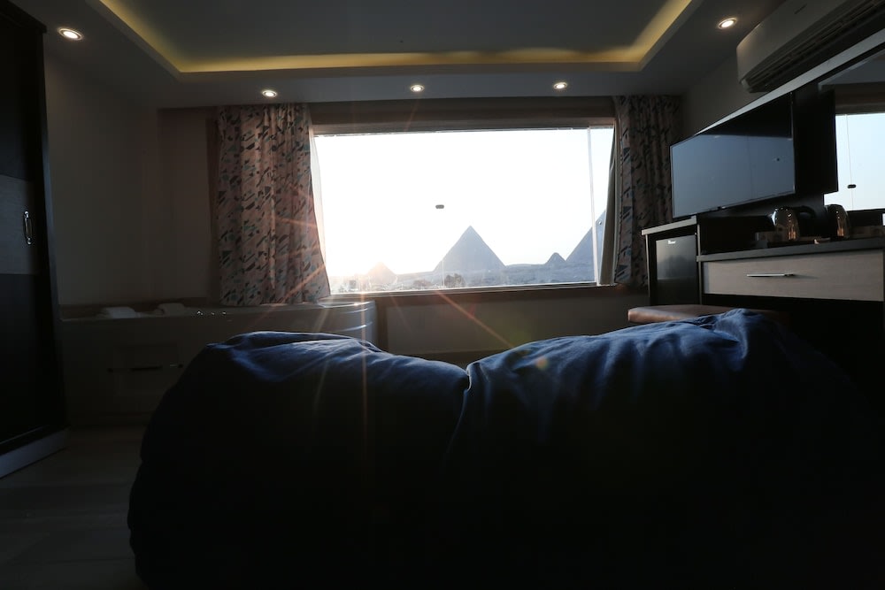 Pyramid Edge Hotel & Exclusive Pyramids View Rooftop 3