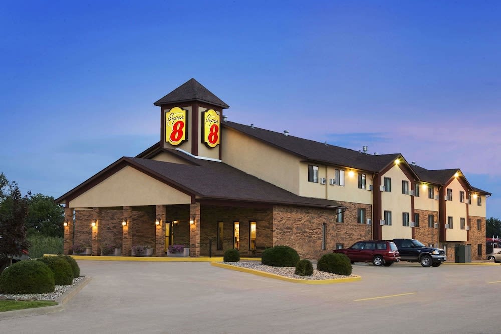 Super 8 by Wyndham Marion 1
