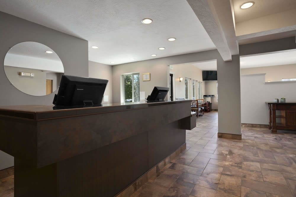 Super 8 by Wyndham Pocatello 2