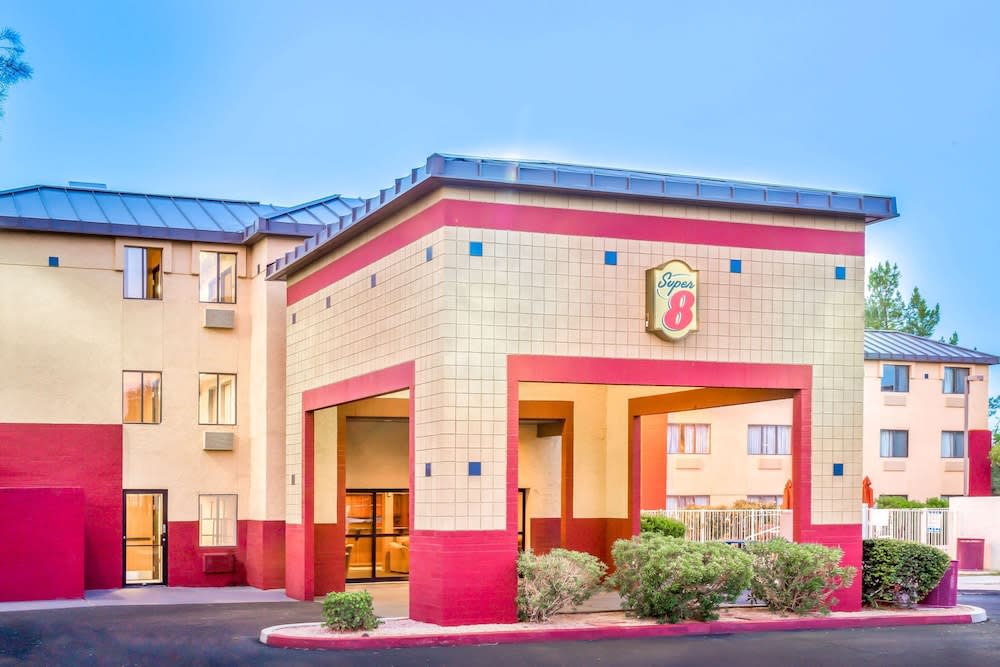 Super 8 by Wyndham Mesa Gilbert 1