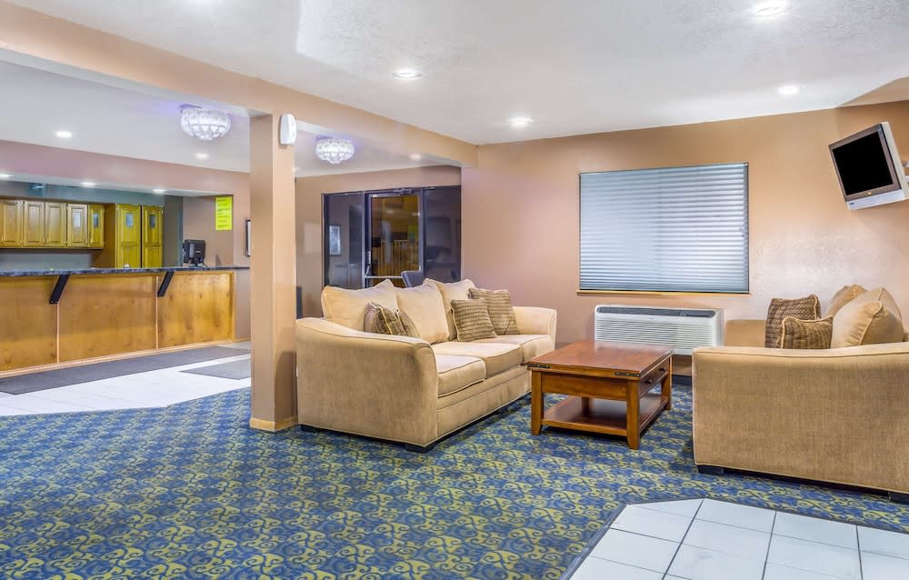 Super 8 by Wyndham Mesa Gilbert 2