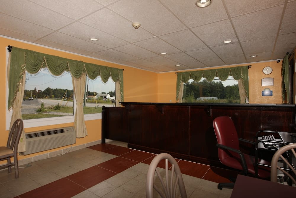 Days Inn by Wyndham Queensbury/Lake George 2