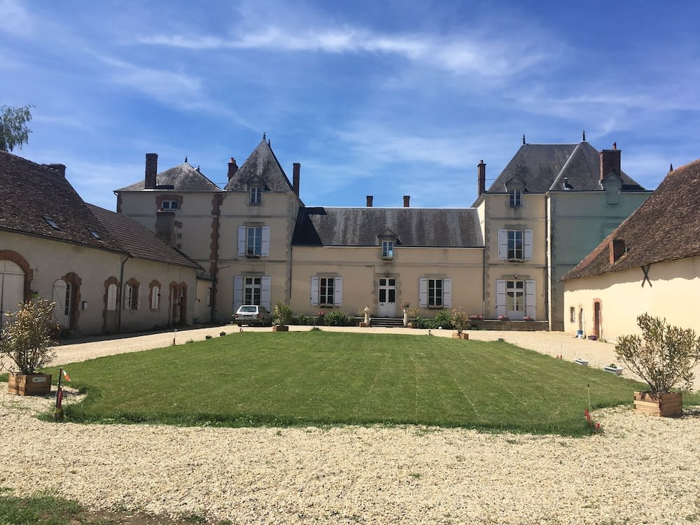 CHATEAU DE CHAVANNES 1