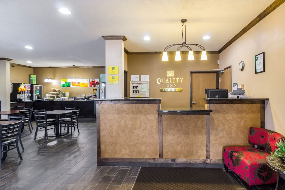 Econo Lodge Luverne I-90 1