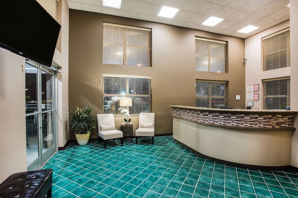 Super 8 by Wyndham Sevierville Riverside 2