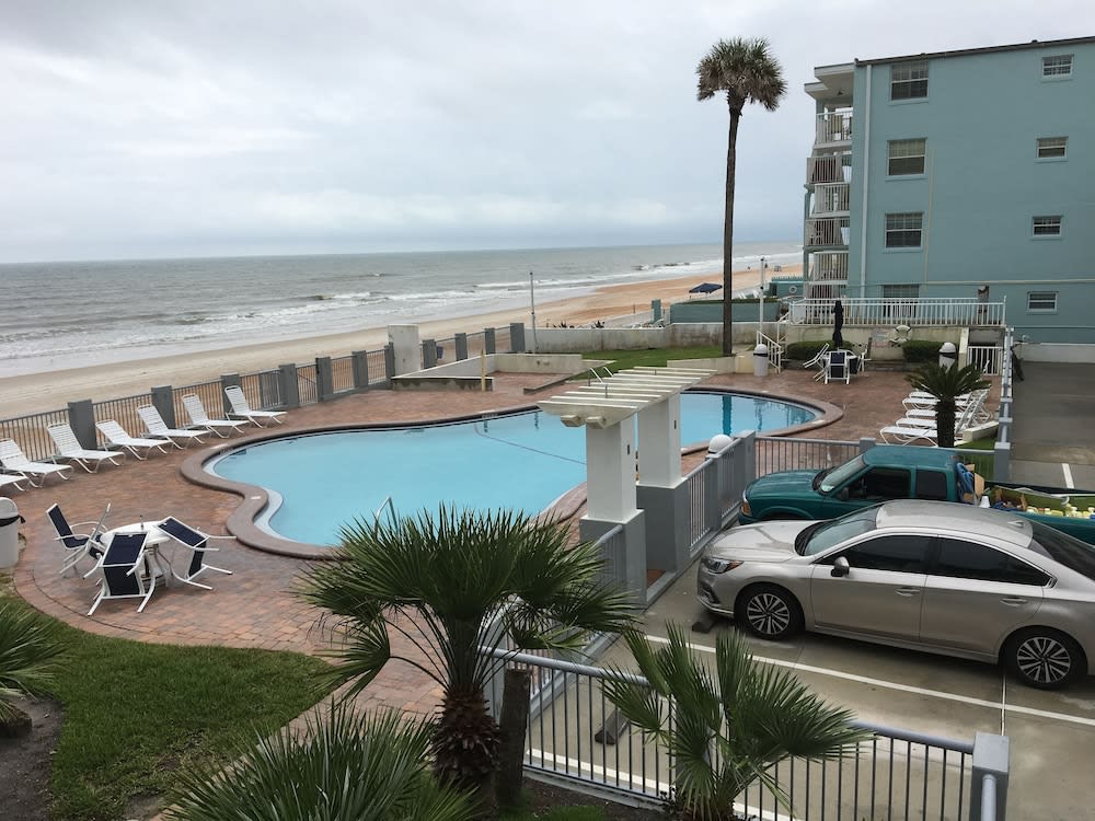 Arya Blu Inn & Suites 1