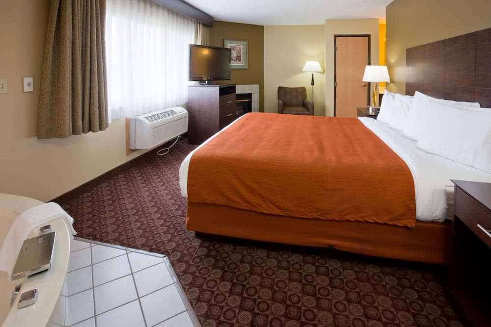 AmericInn by Wyndham Blue Earth 1