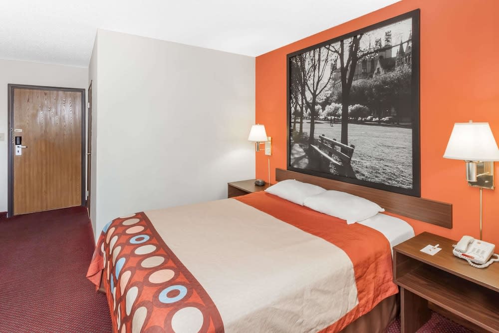 Super 8 by Wyndham Washington/Peoria Area 5