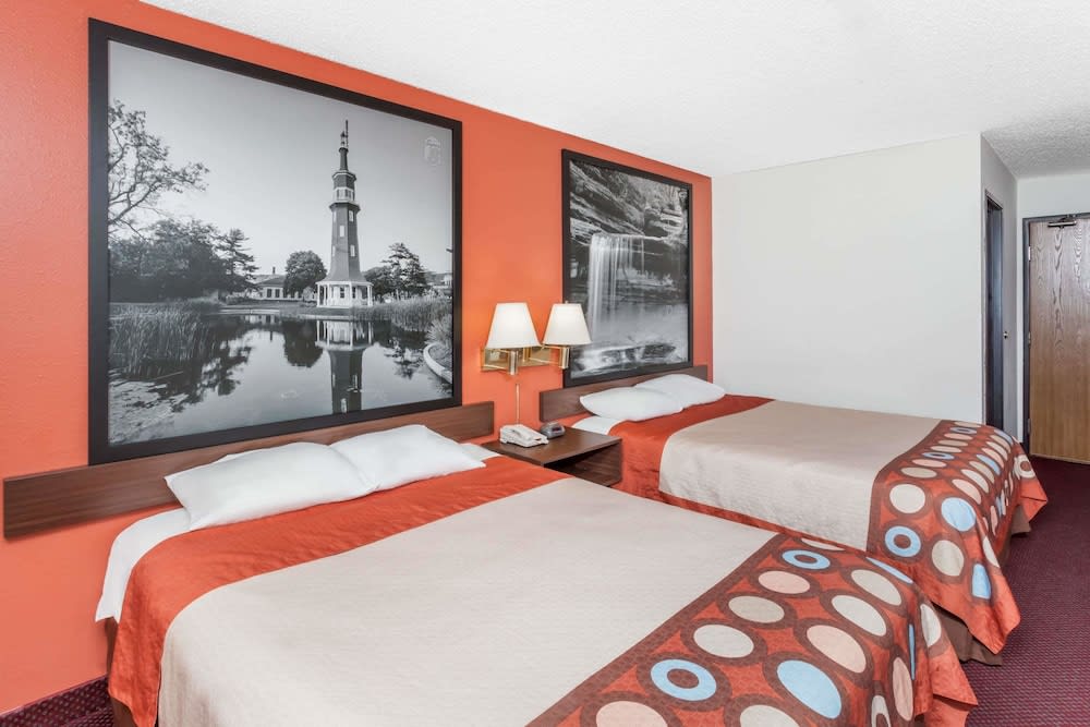 Super 8 by Wyndham Washington/Peoria Area 2