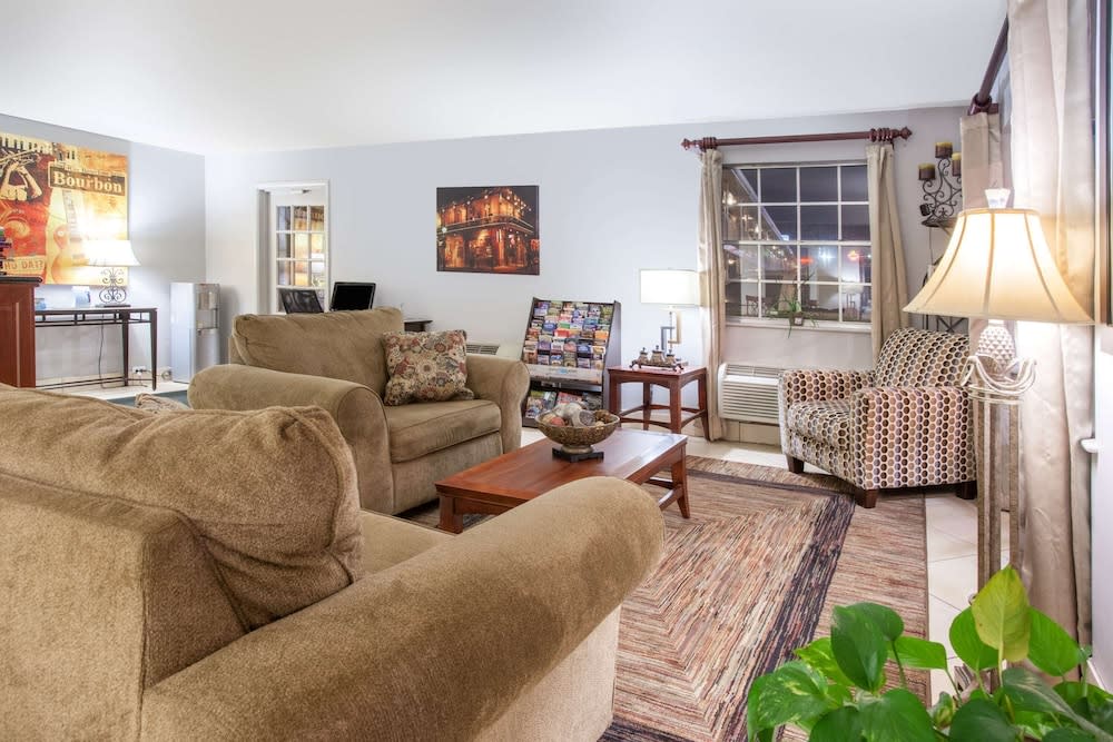 Super 8 by Wyndham West Monroe 2