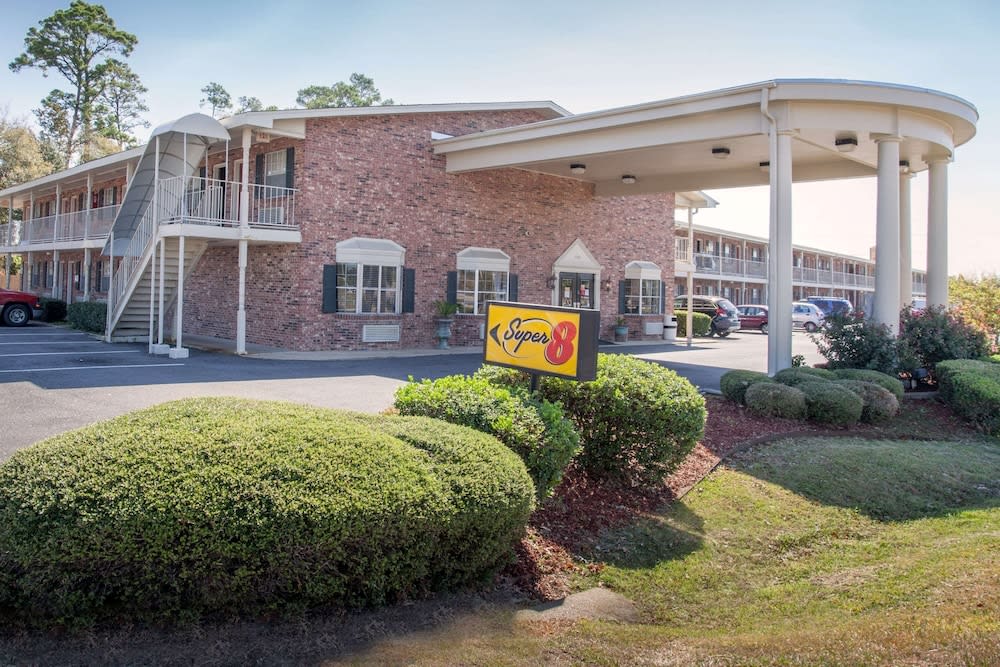 Super 8 by Wyndham West Monroe 1