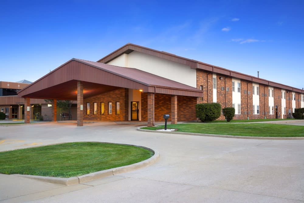 Super 8 by Wyndham Tuscola 1