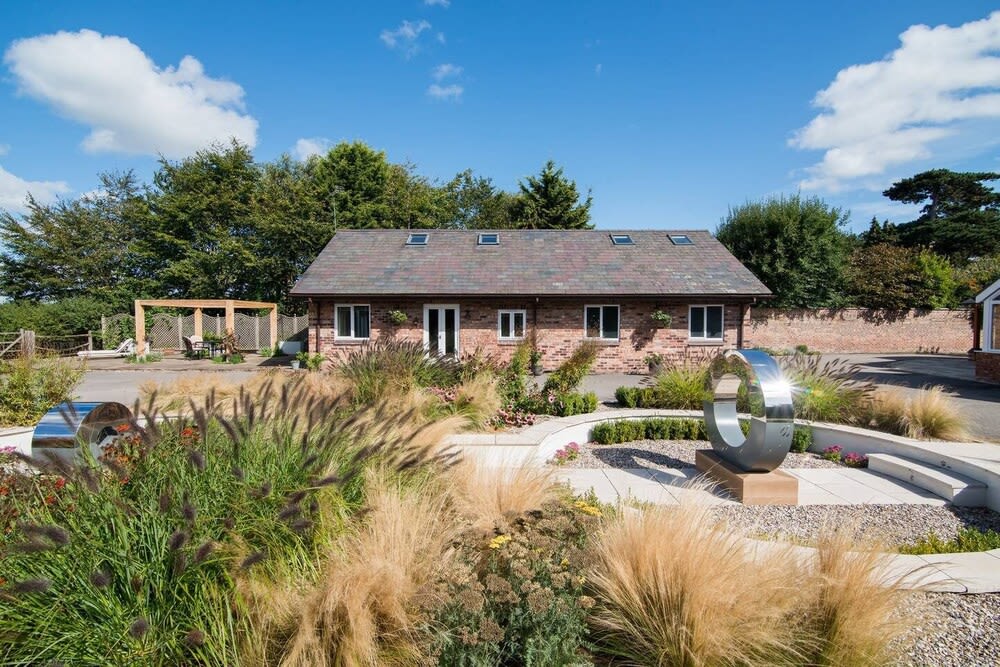 Super Spacious Barn Conversion With Free Wifi, Netflix Fireplace 1