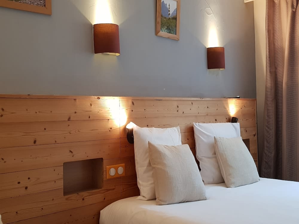 Savoy Hotel & Restaurant 1