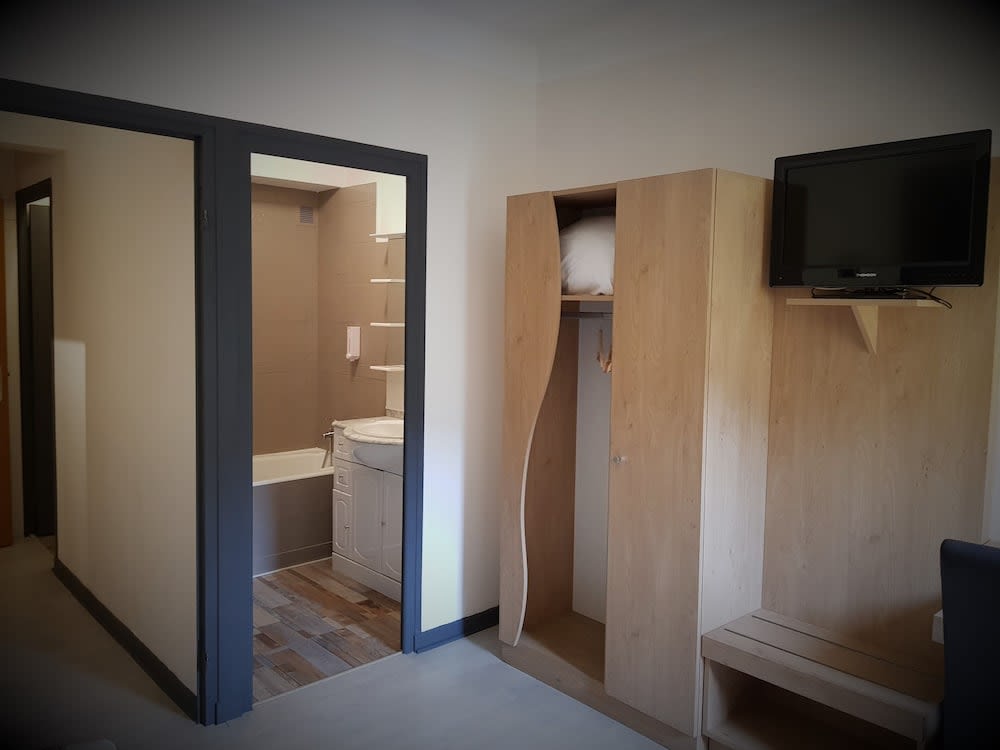 Savoy Hotel & Restaurant 3