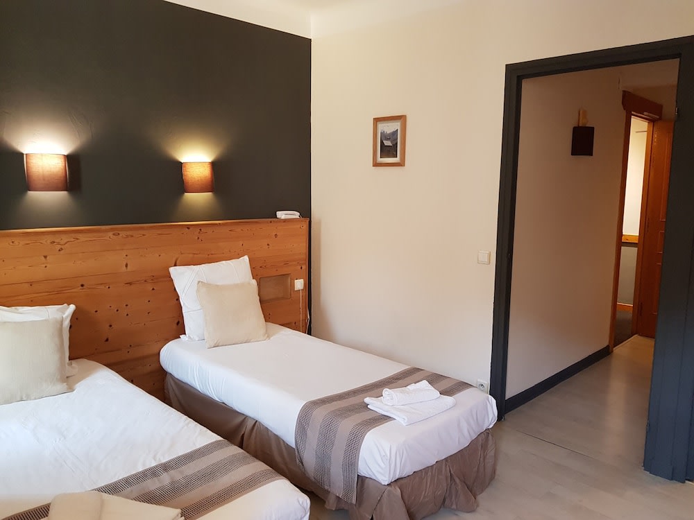 Savoy Hotel & Restaurant 4