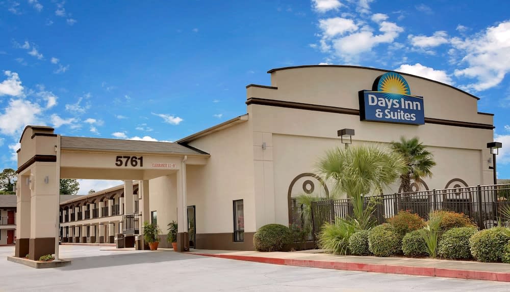 Days Inn & Suites by Wyndham Opelousas 1