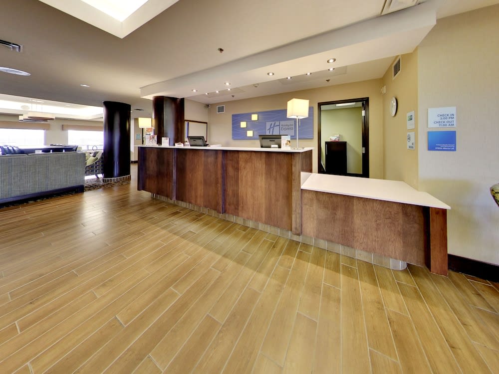 Holiday Inn Express & Suites EDMONTON-INTERNATIONAL AIRPORT by IHG 1