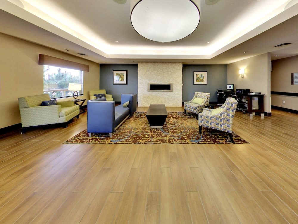 Holiday Inn Express & Suites EDMONTON-INTERNATIONAL AIRPORT by IHG 2