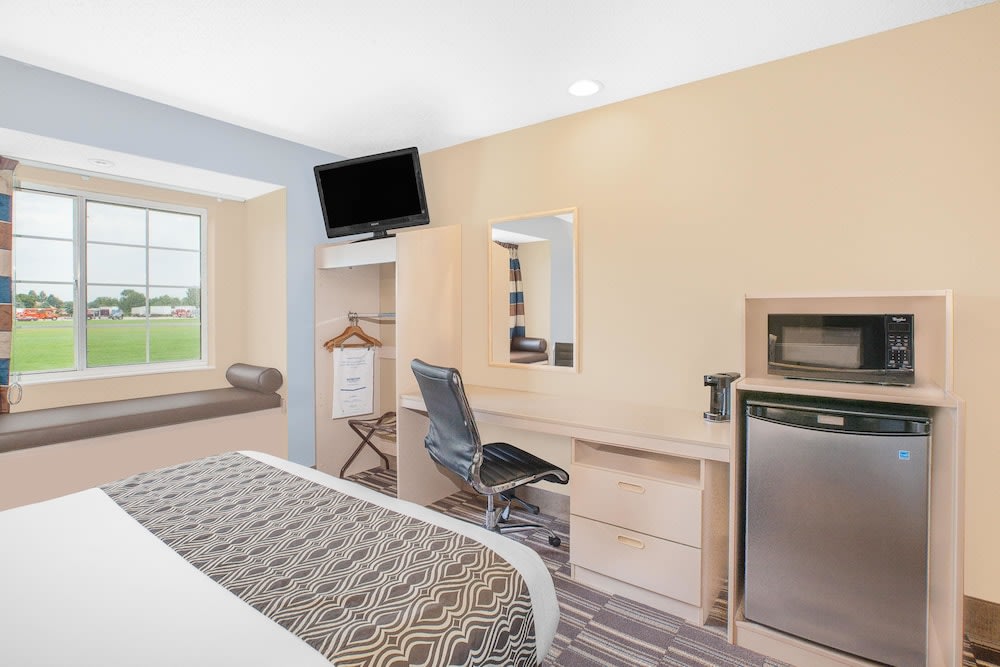 Microtel Inn and Suites Clear Lake 3