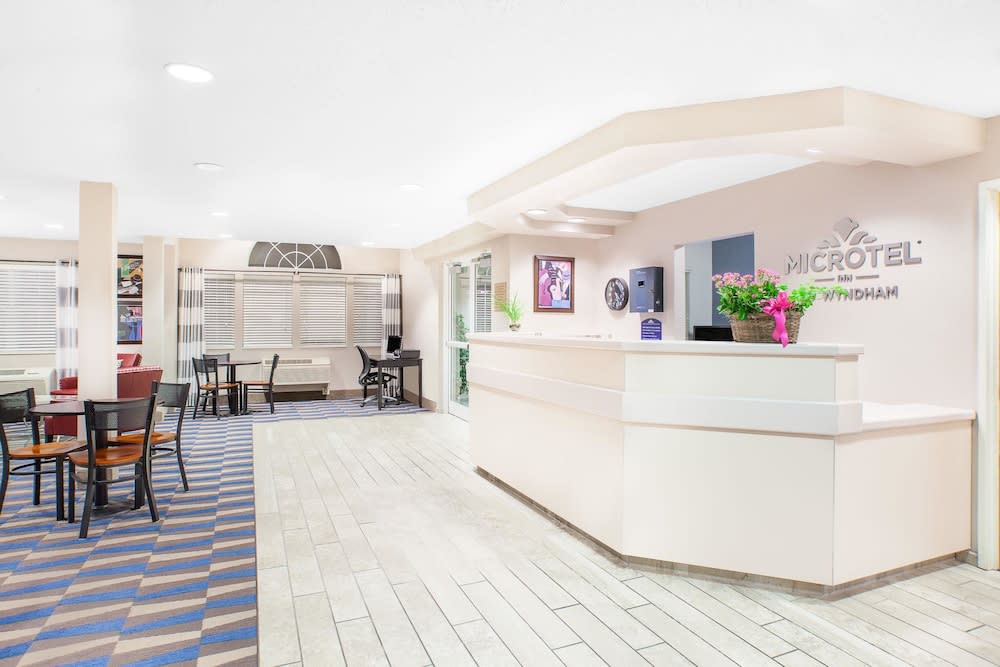 Microtel Inn and Suites Clear Lake 2