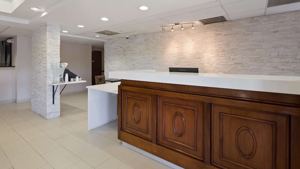 Best Western Plus Huntersville 3