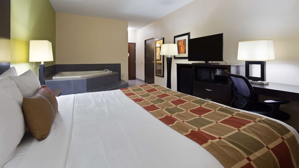 Best Western Plus Huntersville 4