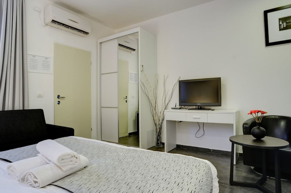 Geula Suites 3