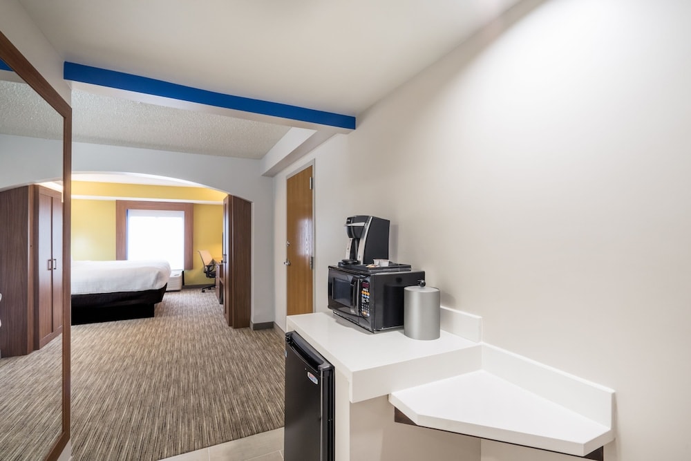 Holiday Inn Express Hotel & Suites Louisville East by IHG 5